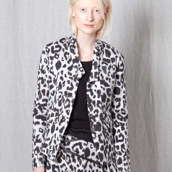 davoco Soft Tencel Stretch Fitted Jacket – Sleek Tailored Outerwear